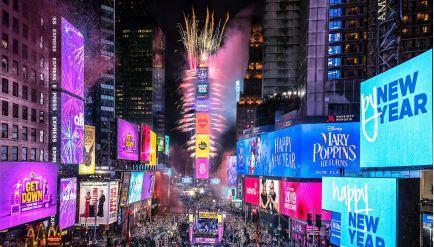 Chińskie elementy kultury lśnią na noworocznym odliczaniu sylwestrowym na Times Square w Nowym Jorku